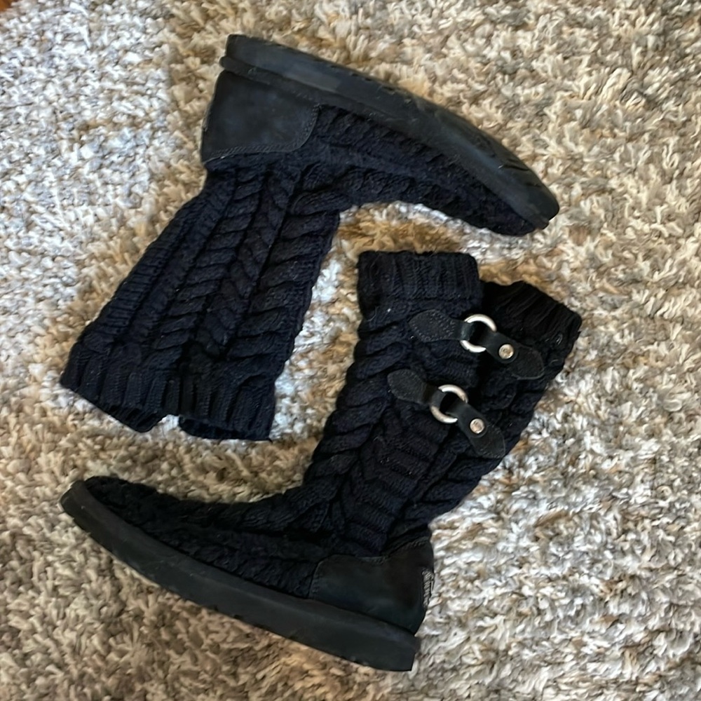 UGG Australia Women’s Tularosa Black Cable Knit Boot Size 7